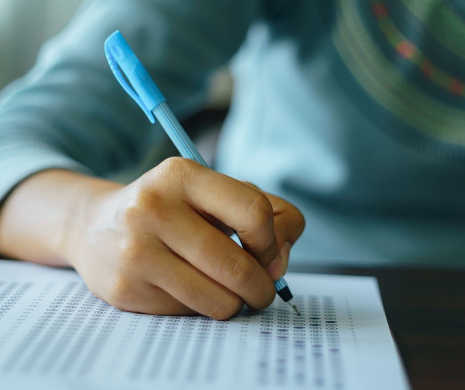 Obert el termini per demanar les beques de material i de sortides escolars per als alumnes d'ESO